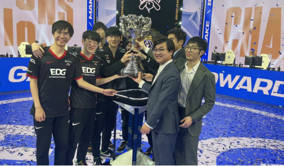 队中扮演怎 队中扮演怎