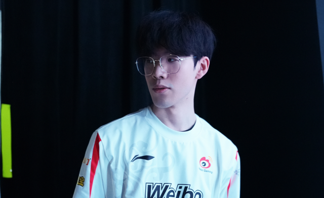突出